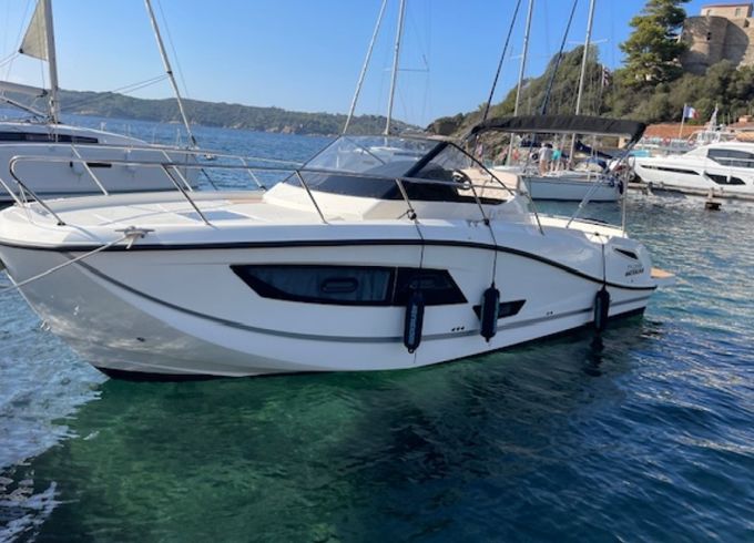 Quicksilver Activ 875 Sundeck