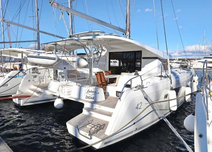 Lagoon 42