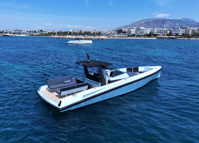 WALLY YACHTS One 44, Limited Edition