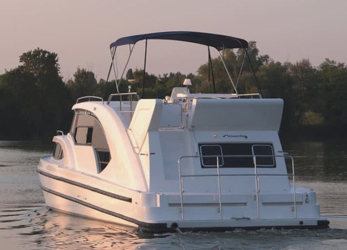 Le Boat Minuetto 8+