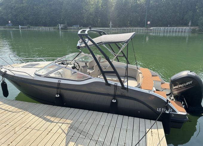 Quicksilver Activ 645 Cabin