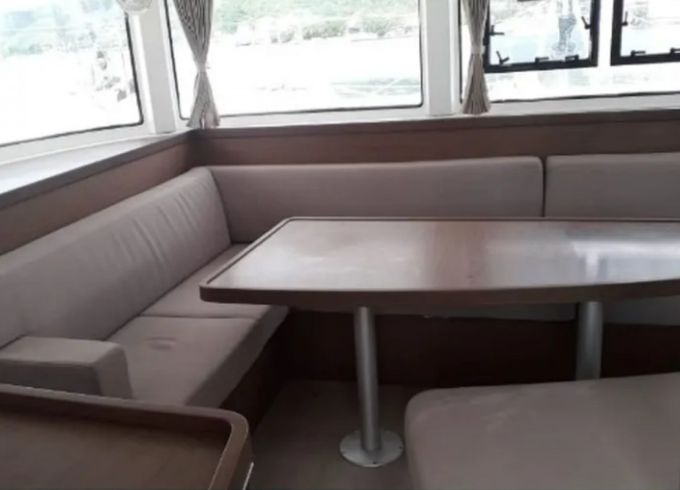 Lagoon 42