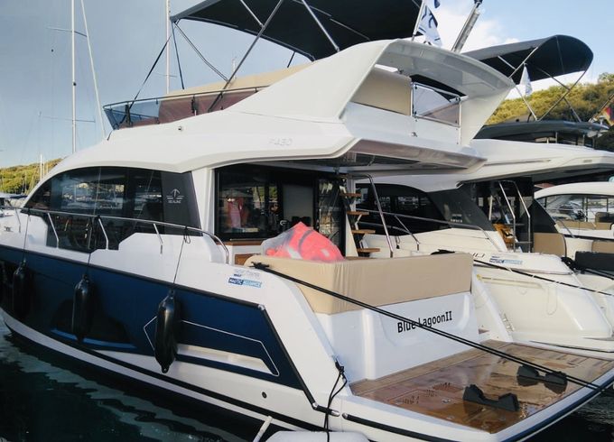 Sealine F430