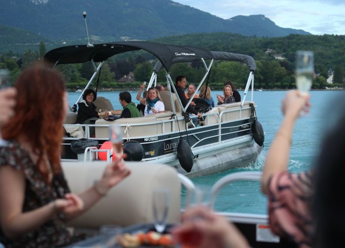 Sun Tracker Party Barge 24 DLX