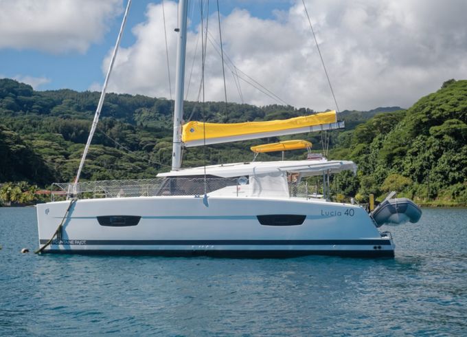 Fountaine Pajot Lucia 40
