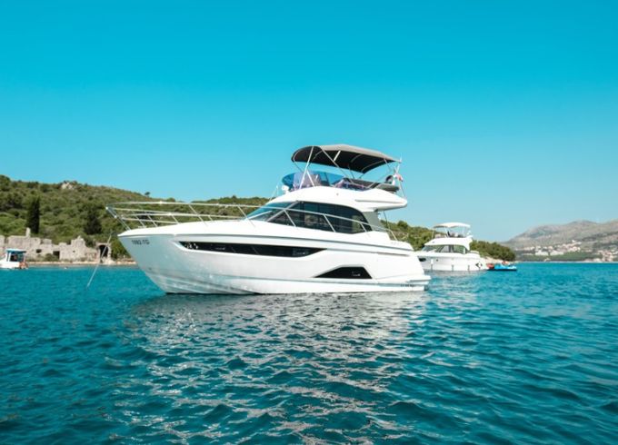 Bavaria R40 FLY