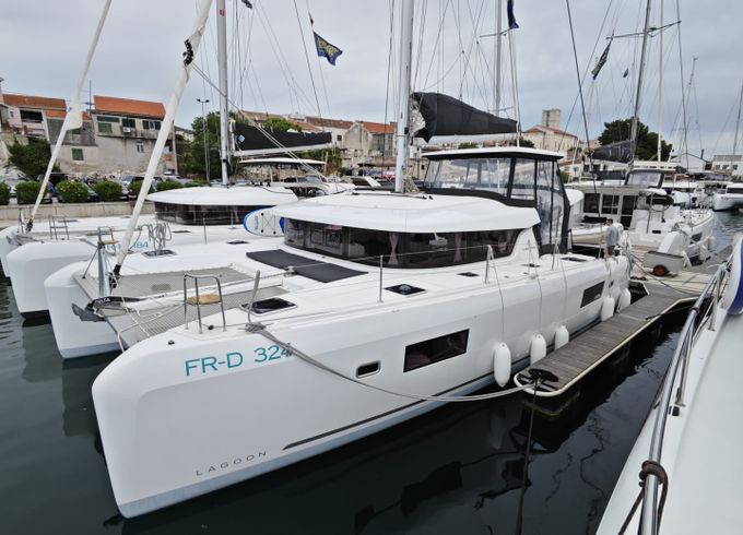 Lagoon 42