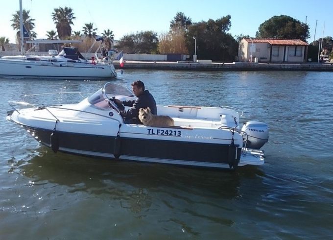 B2 Marine Cap Ferret 452 Cabin Cruiser