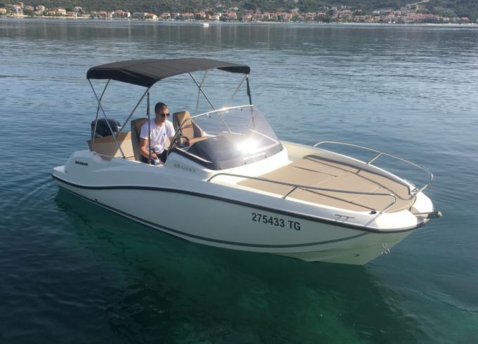 Quicksilver Activ 605 Sundeck