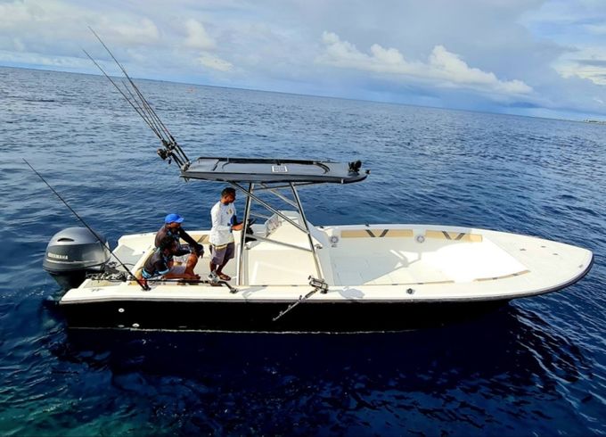 Touring 24 24 center console