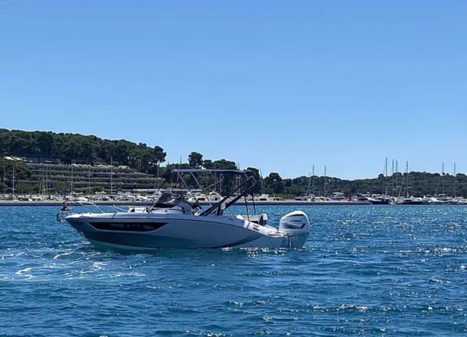 Sessa Marine Key Largo 24