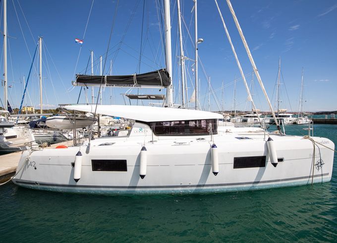 Lagoon 42