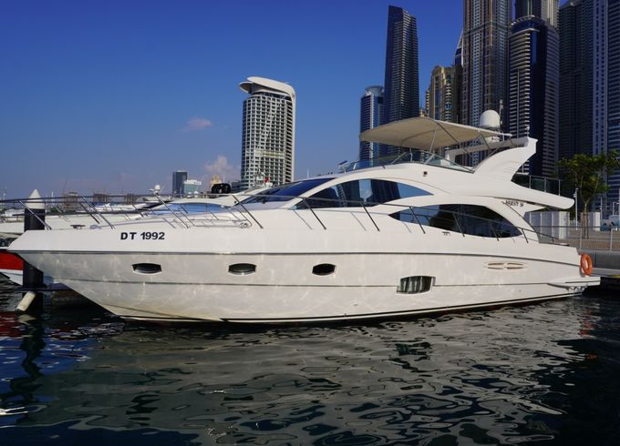 Majesty Yachts 56