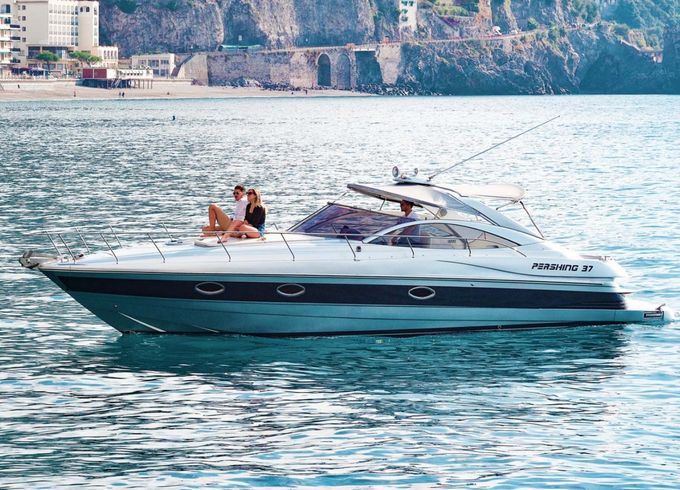 Pershing 37