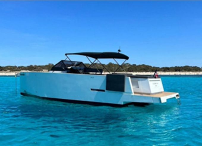 DE ANTONIO Yachts 33