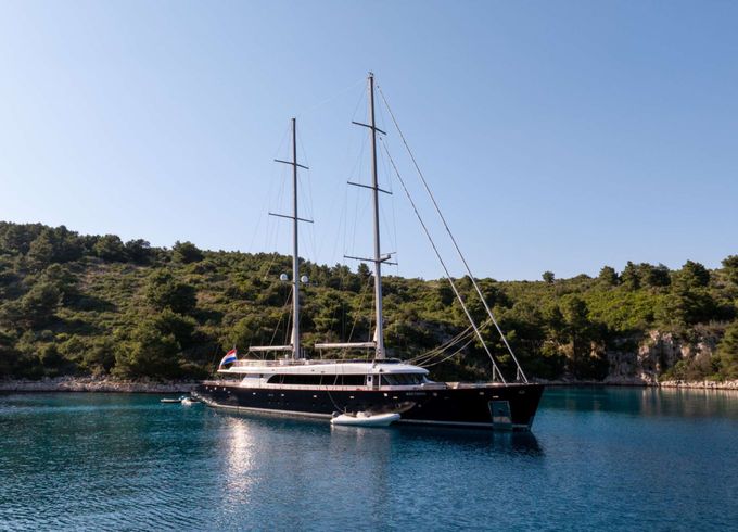 Rayburn Custom Yachts Nocturno