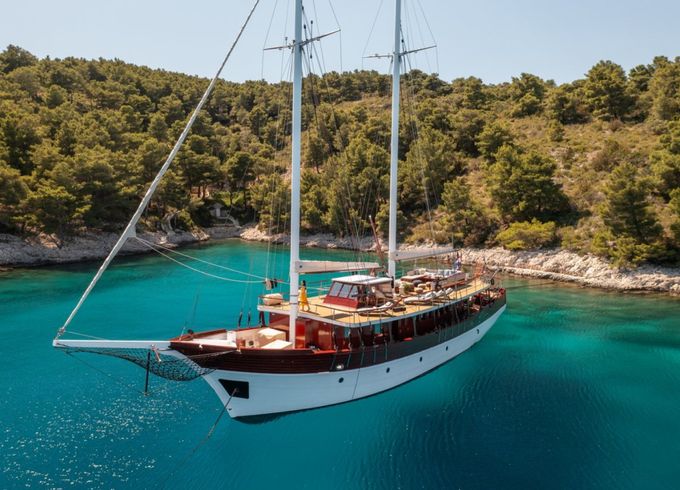 Custom Made M/S Romanca