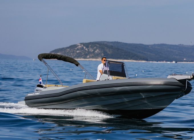 Marlin Boat Dynamic 790