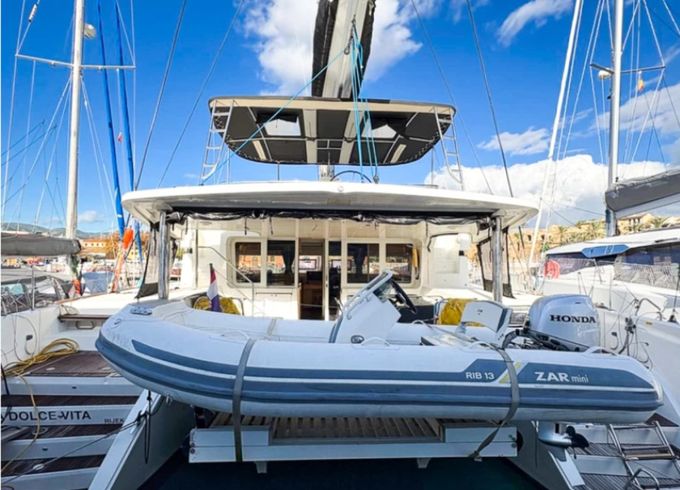 Lagoon 52