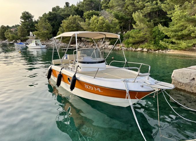 Sessa Marine Key Largo 20 Deck