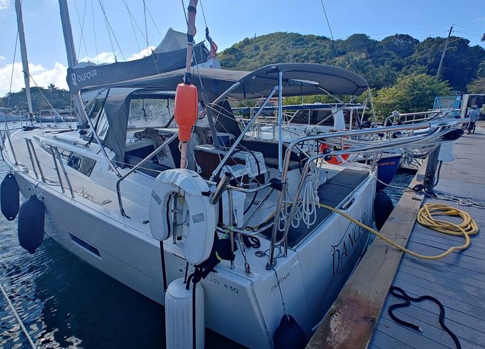 Dufour 430