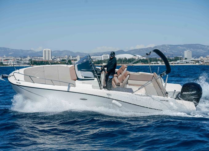 Quicksilver Activ 755 Sundeck