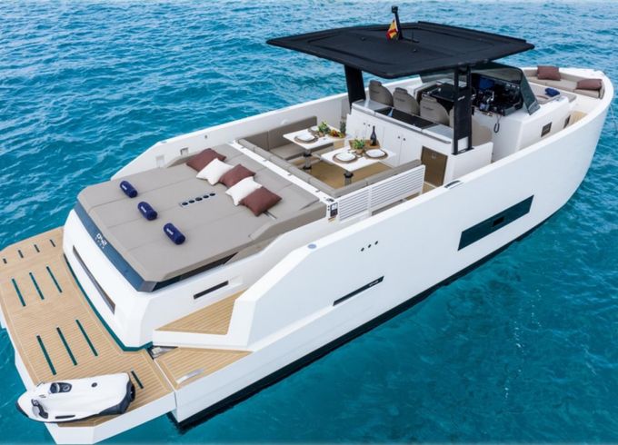 De Antonio Yacht D42