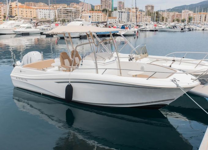 Bénéteau Cap Camarat 7.5 CC