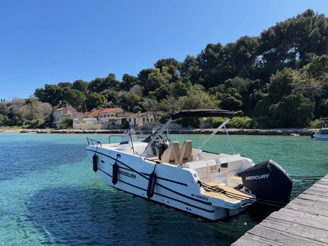Quicksilver Activ 755 Sundeck