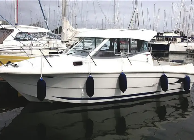 Bénéteau Antares 750 HB