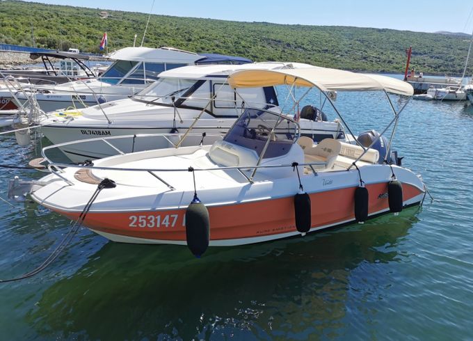 Sessa Marine Key Largo 20 Deck