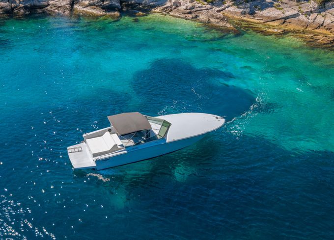 Tornado 38 Flush Deck
