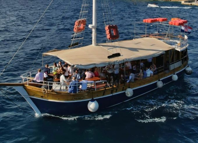 Uniq Passanger boat