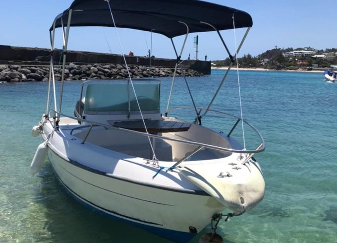 B2 Marine Cap Ferret 550 Open