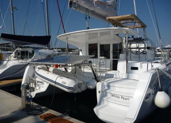 Lagoon 39