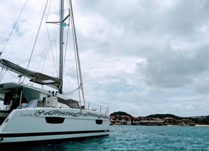 Fountaine Pajot Lucia 40