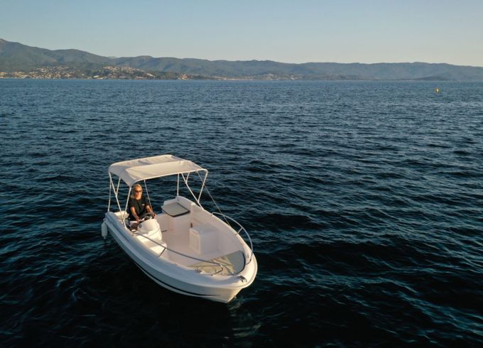 B2 Marine 452 Open