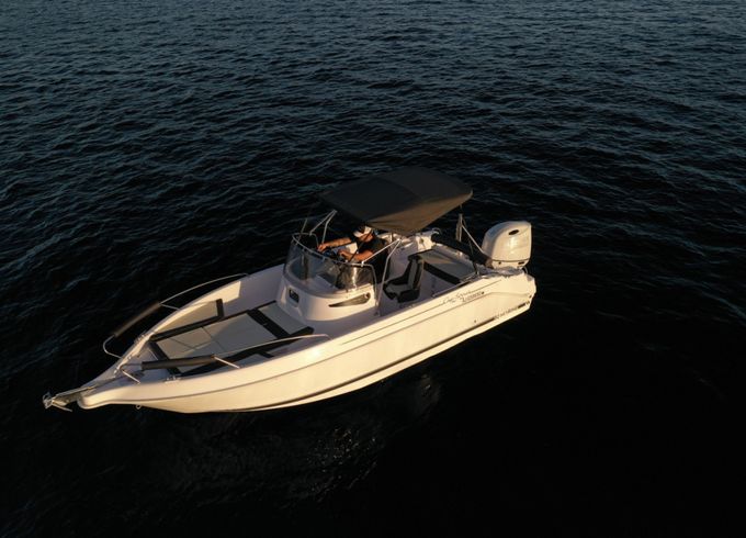 B2 Marine Cap Ferret 702 Open