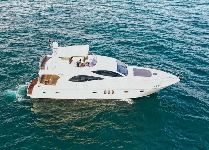Majesty Yachts 66 FEET