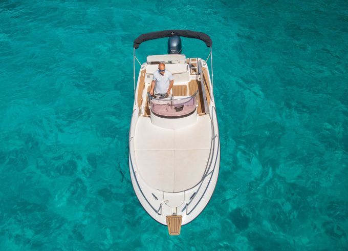 Sessa Marine Key Largo 20