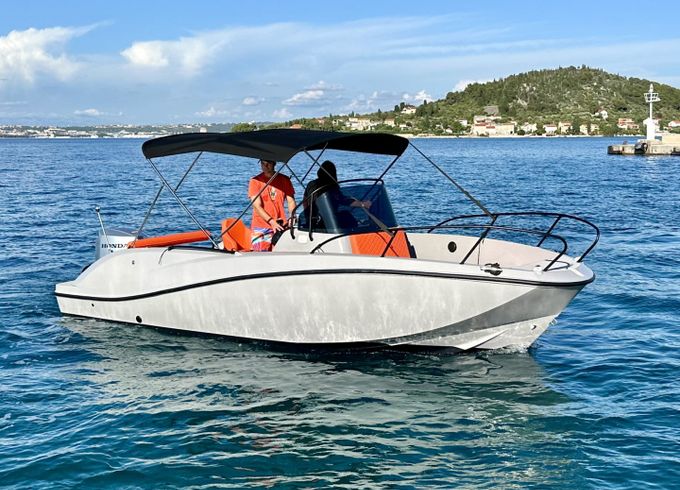 Quicksilver Activ 675 Open