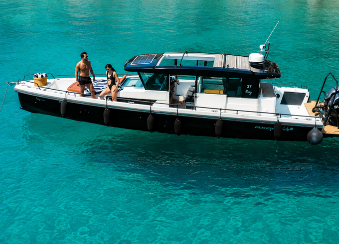 Axopar 37 XC Cross Cabin