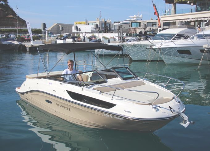Sea Ray 230 SSE