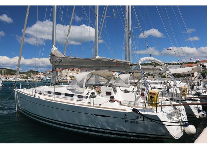 Bénéteau First 35