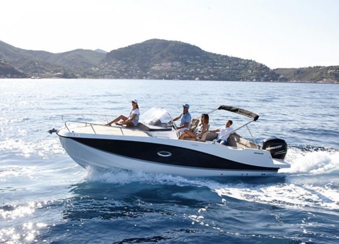 Quicksilver Activ 755 Sundeck