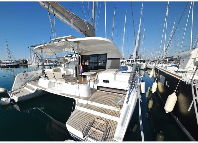 Lagoon 42