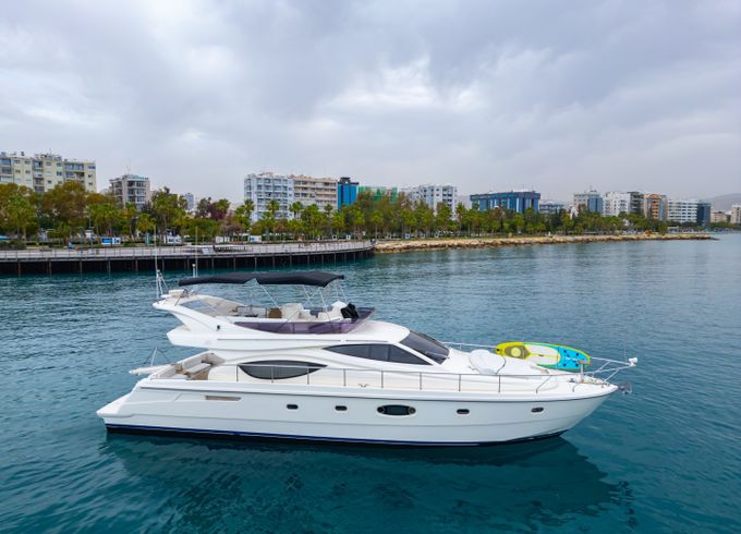 Ferretti 550