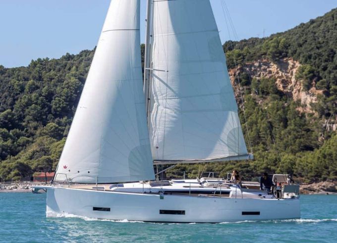 Dufour 390