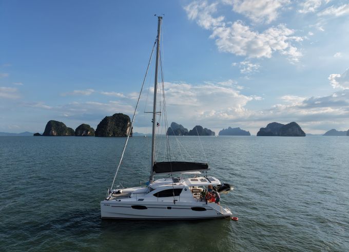 Leopard Catamarans / Robertson & Caine Leopard 39