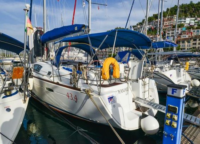 Bénéteau Oceanis 43
